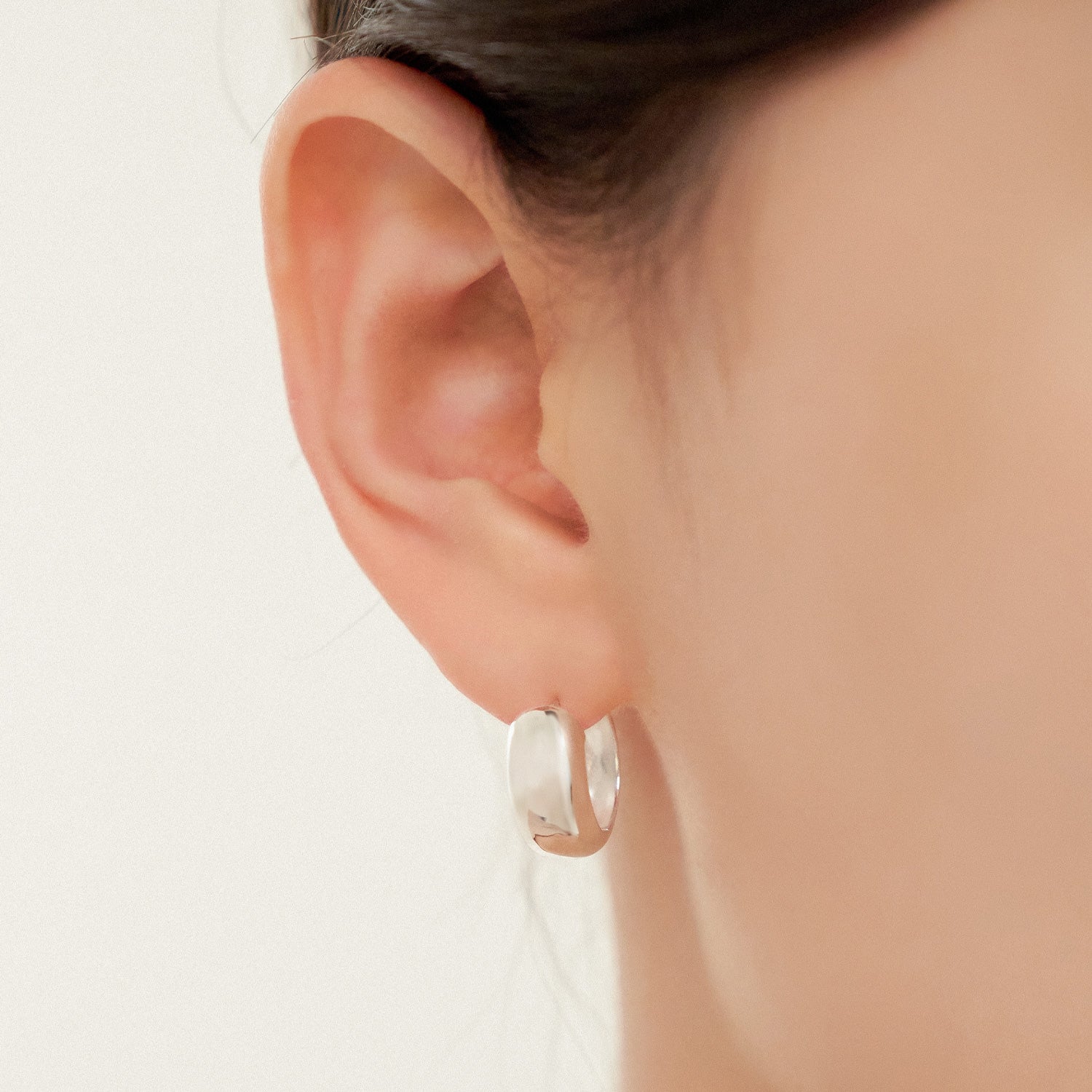 シルバー ボリューム ラウンド ワンタッチ ピアス / Silver Volume Round One-Touch Earrings