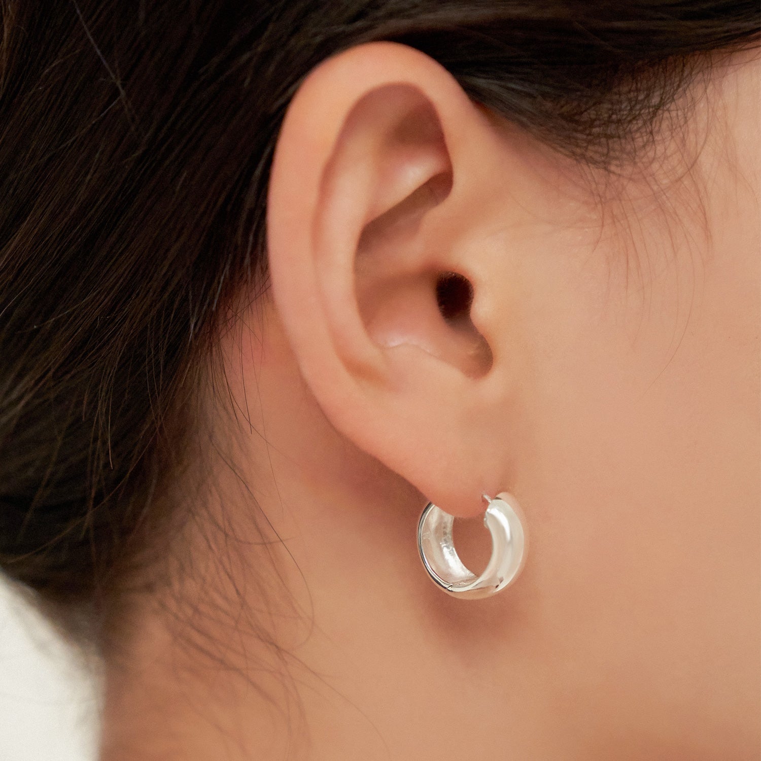 シルバー ボリューム ラウンド ワンタッチ ピアス / Silver Volume Round One-Touch Earrings