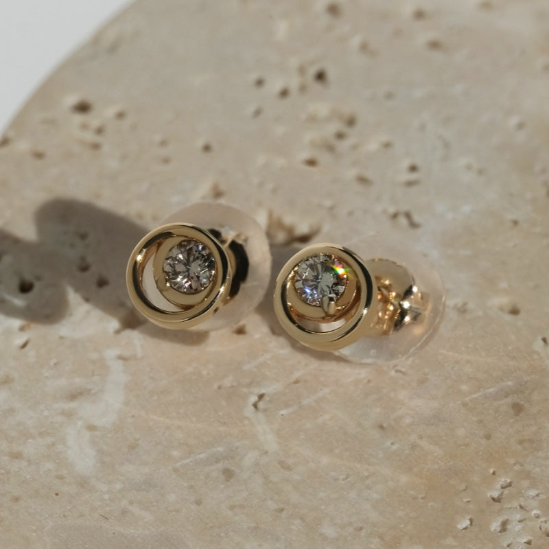 K10 アライ ラウンド ピアス / 10K Awry Round Earrings