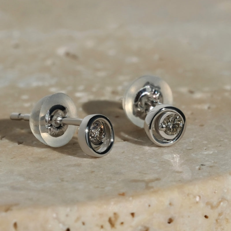 K10 アライ ラウンド ピアス / 10K Awry Round Earrings