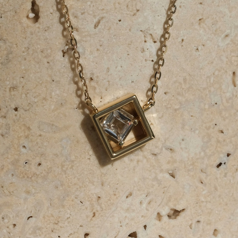 K10 アライ スクエア ネックレス / 10K Awry Square Necklace