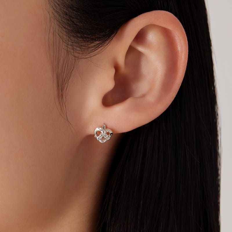 シルバー プレッツェル ハート ピアス / Silver Pretzel Heart Earrings