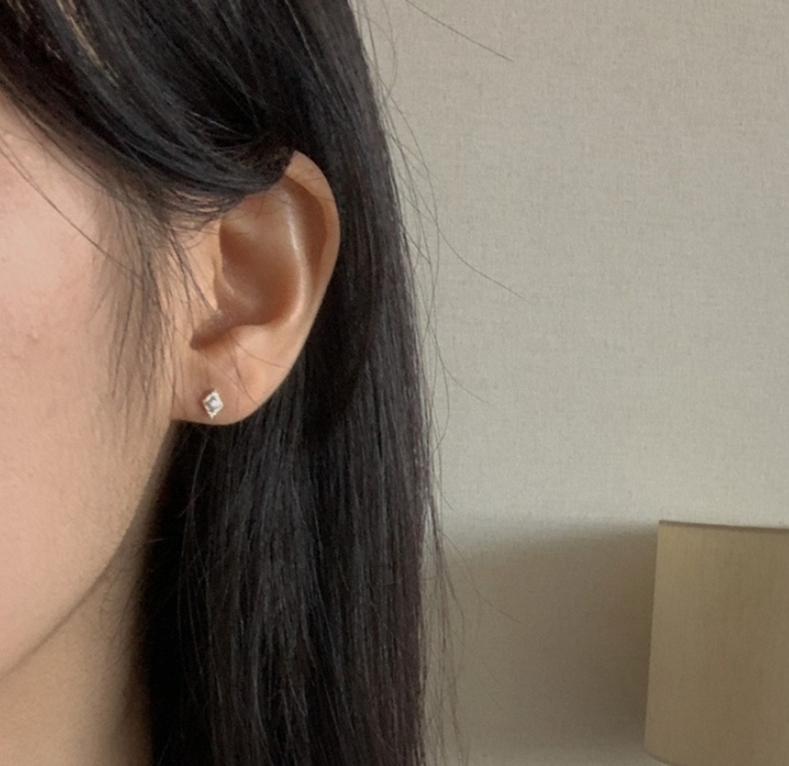 菱形カットシルバーピアス(片耳用)