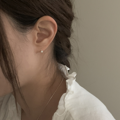 ミニマルベゼルフープピアス