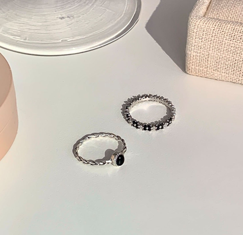 Black and White Flower Ring (Sterling Silver)