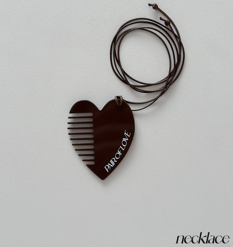 VALENTINE HEART BRUSH KEYRING (BROWN)