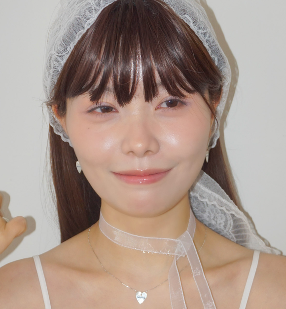 SIGNATURE LOGO WHITE SHELL HEART NECKLACE