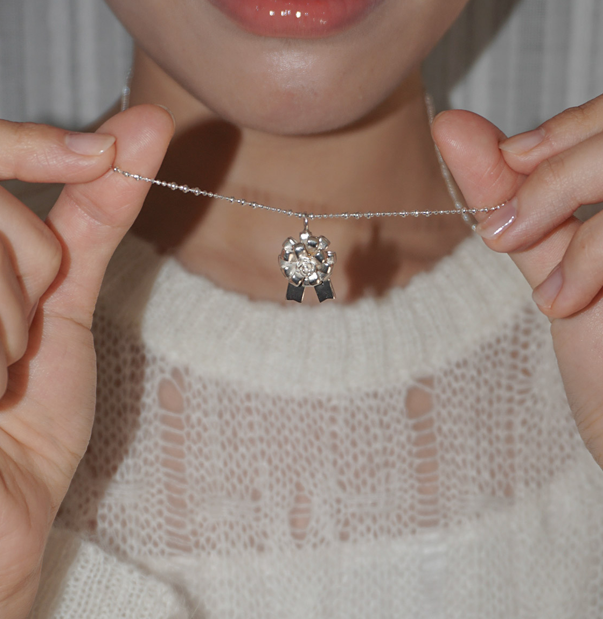 ROSETTE RIBBON PENDENT NECKLACE