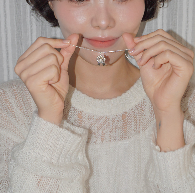 ROSETTE RIBBON PENDENT NECKLACE