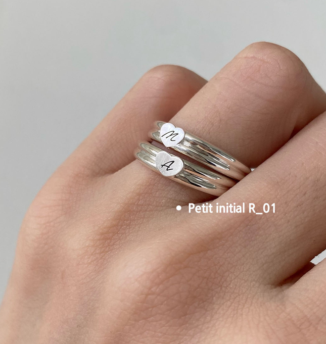 Petit initial ring (engraved)