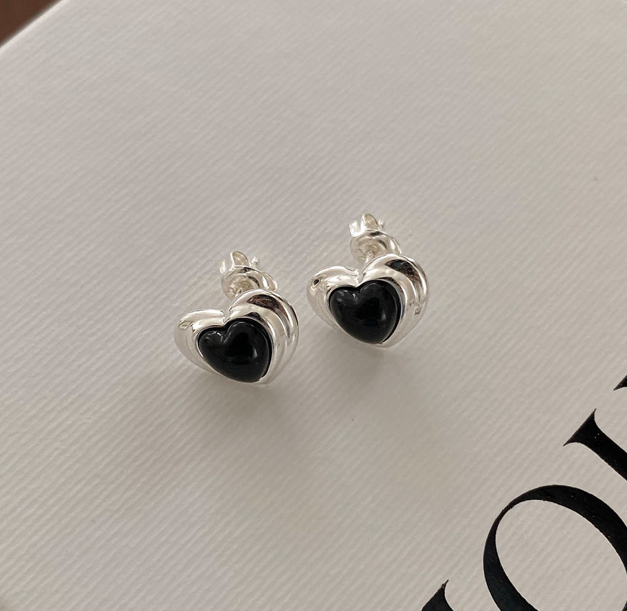 Volume baby heart onyx earrings