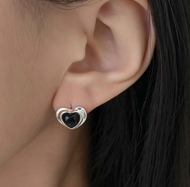Volume baby heart onyx earrings
