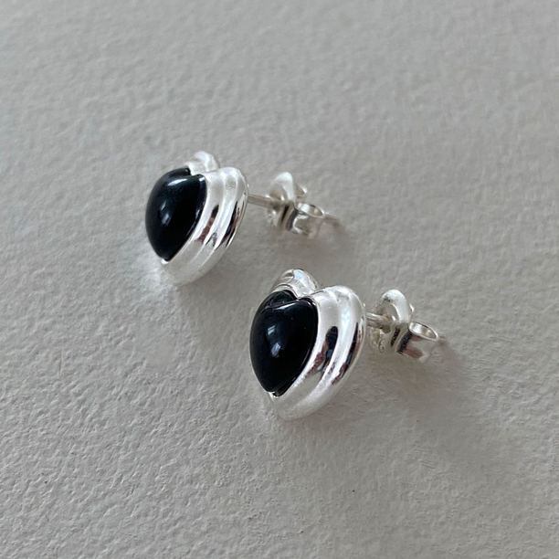 Volume baby heart onyx earrings