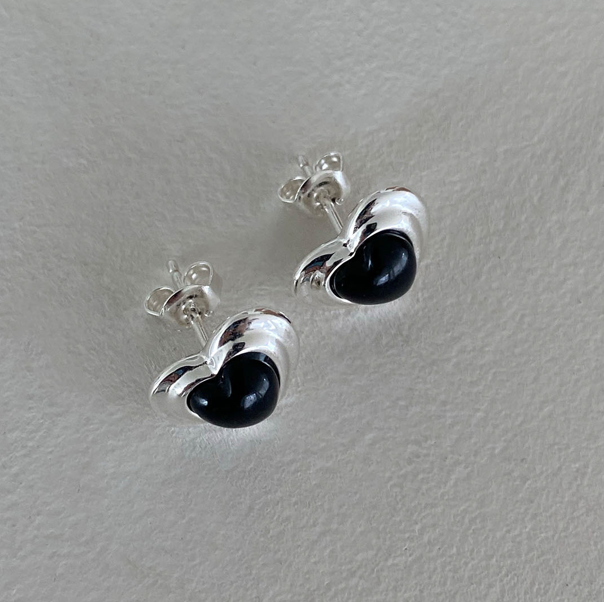 Volume baby heart onyx earrings