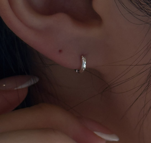 Basic one-touch ring earrings