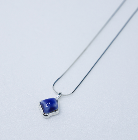 Wave pendant necklace