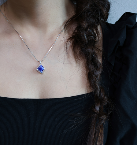 Wave pendant necklace