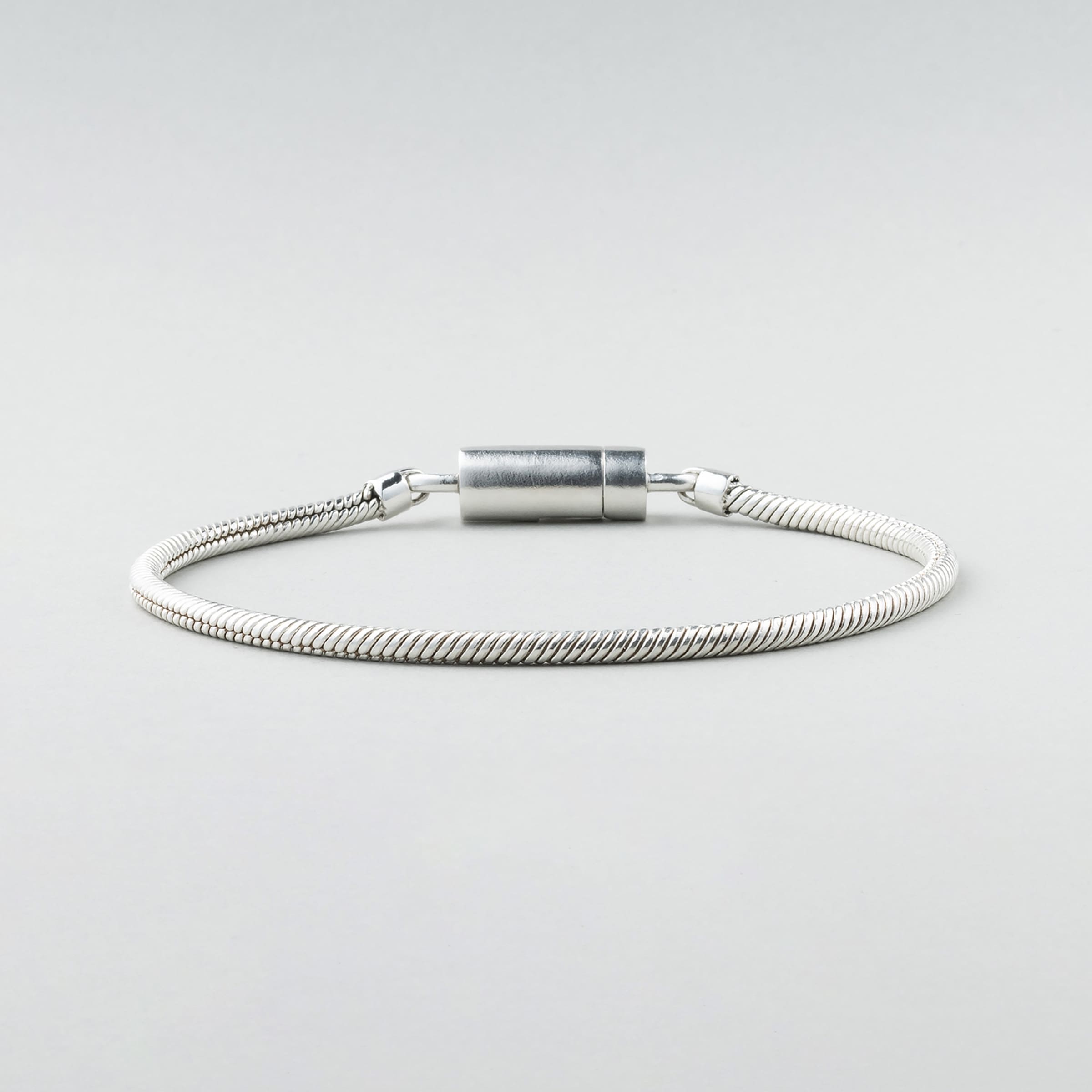 シルバー マグネット スネーク チェーン ブレスレット / SILVER MAGNET SNAKE CHAIN BRACELET