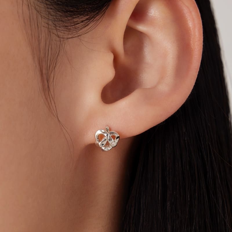 シルバー プレッツェル ハート ピアス / Silver Pretzel Heart Earrings