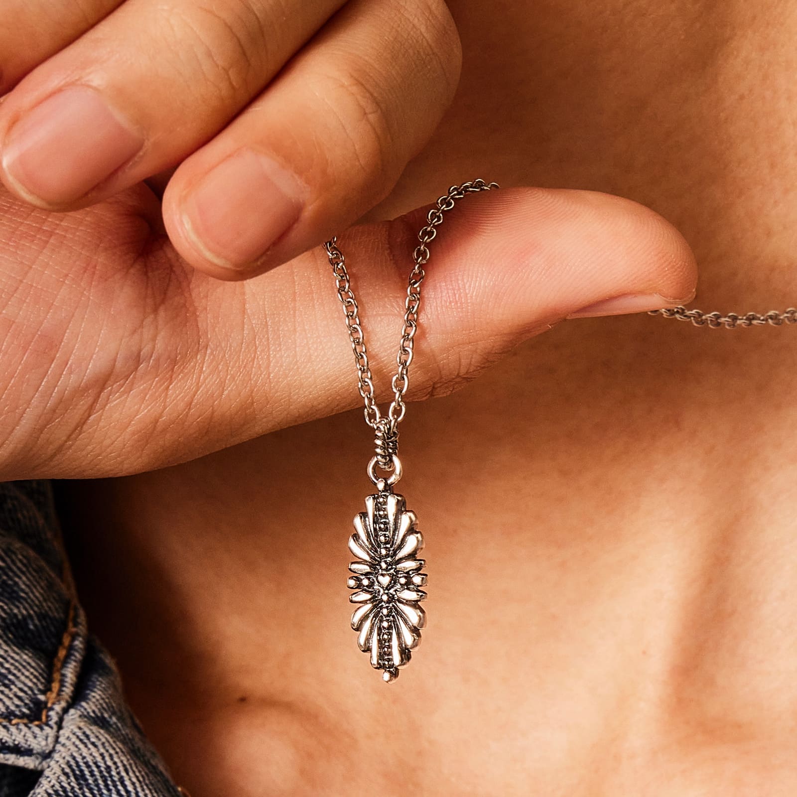 シルバー ドット パターン ネックレス / SILVER DOT PATTERN NECKLACE