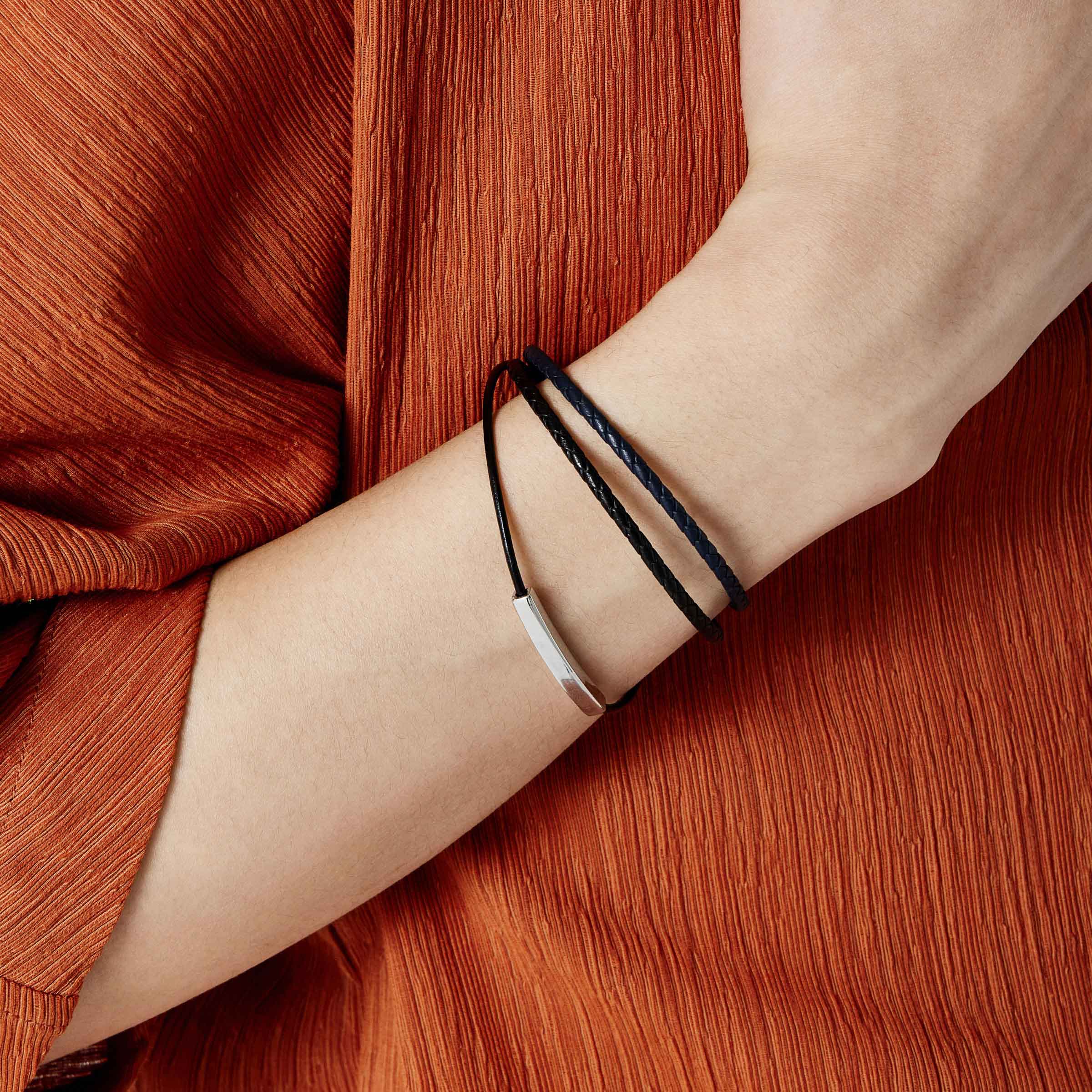 レイヤード レザー 3ライン ブレスレット / LAYERED LEATHER THREE LINES BRACELET