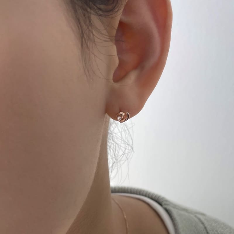 K14 結び ハート スクリュー ピアス / 14K Heart Knot Piercing
