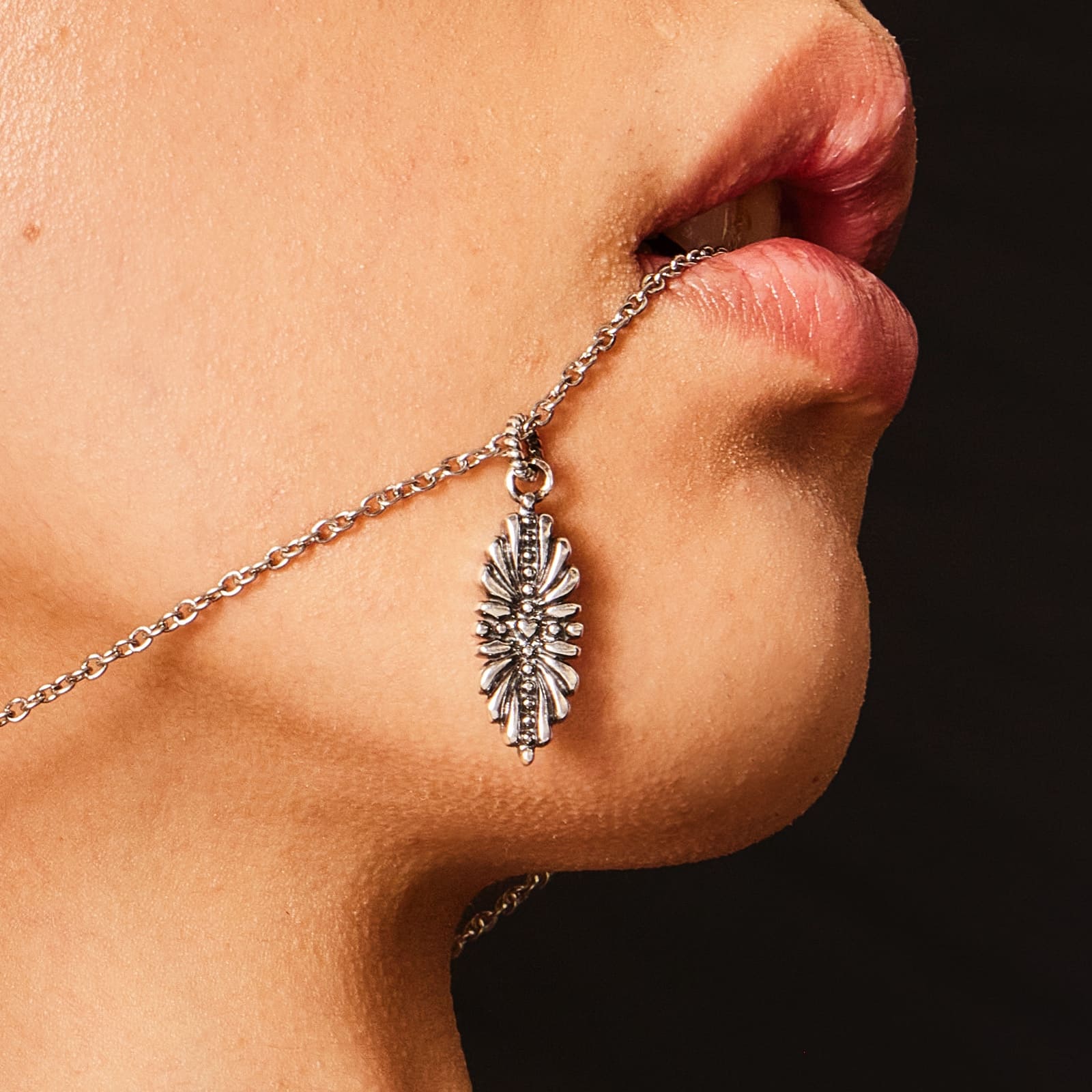 シルバー ドット パターン ネックレス / SILVER DOT PATTERN NECKLACE