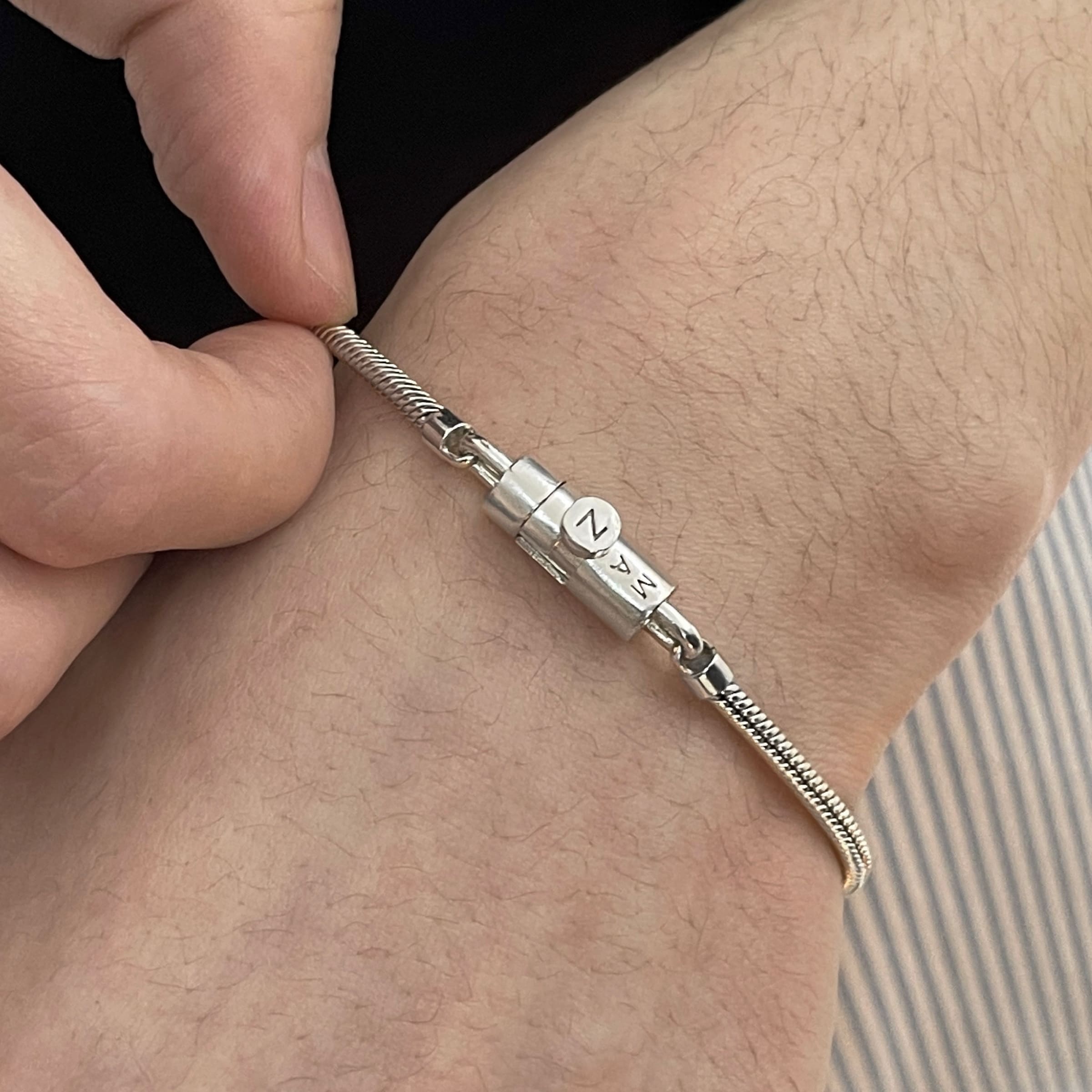 シルバー マグネット スネーク チェーン ブレスレット / SILVER MAGNET SNAKE CHAIN BRACELET