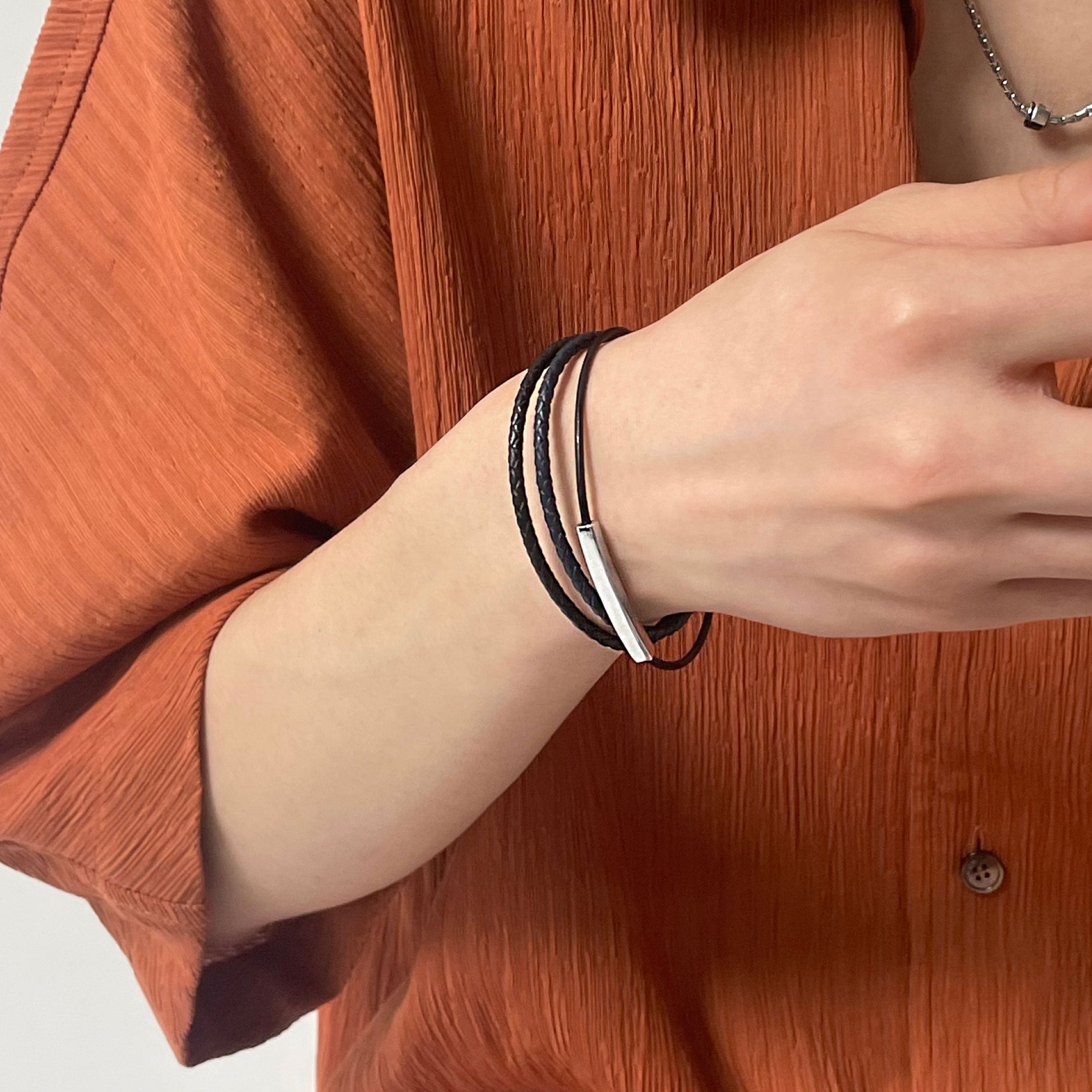 レイヤード レザー 3ライン ブレスレット / LAYERED LEATHER THREE LINES BRACELET