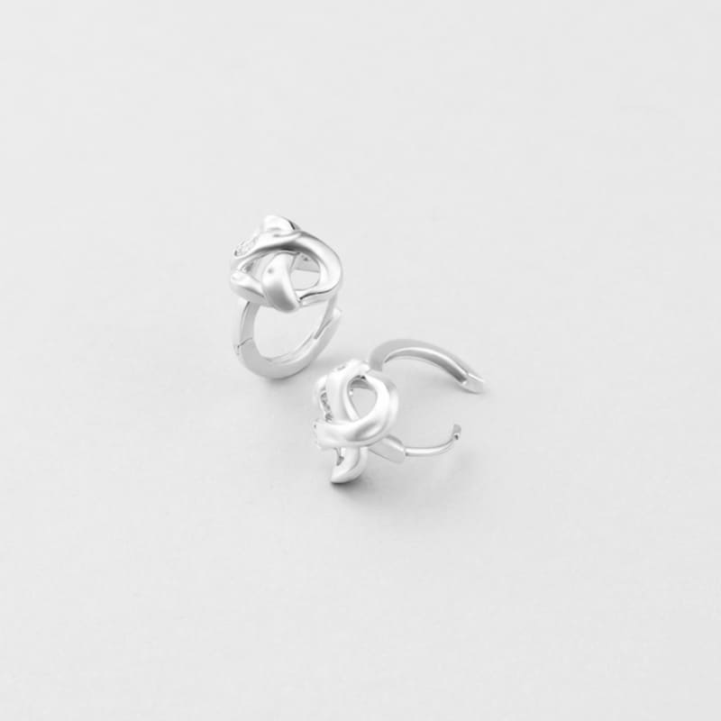 シルバー プレッツェル ハート ピアス / Silver Pretzel Heart Earrings