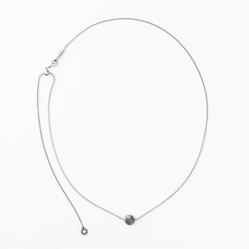 HAPPY PLACE アンティーク スライド ボール ネックレス - ホワイト / HAPPY PLACE ANTIQUE SLIDE BALL NECKLACE - WHITE