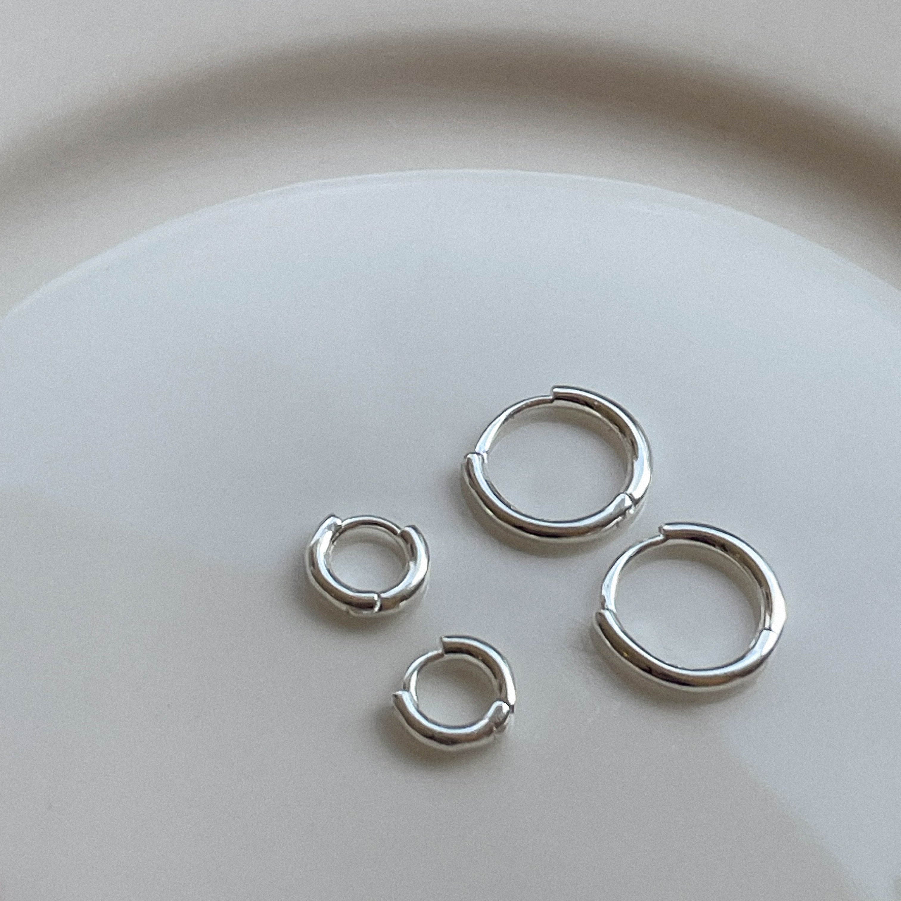 Basic one-touch ring earrings
