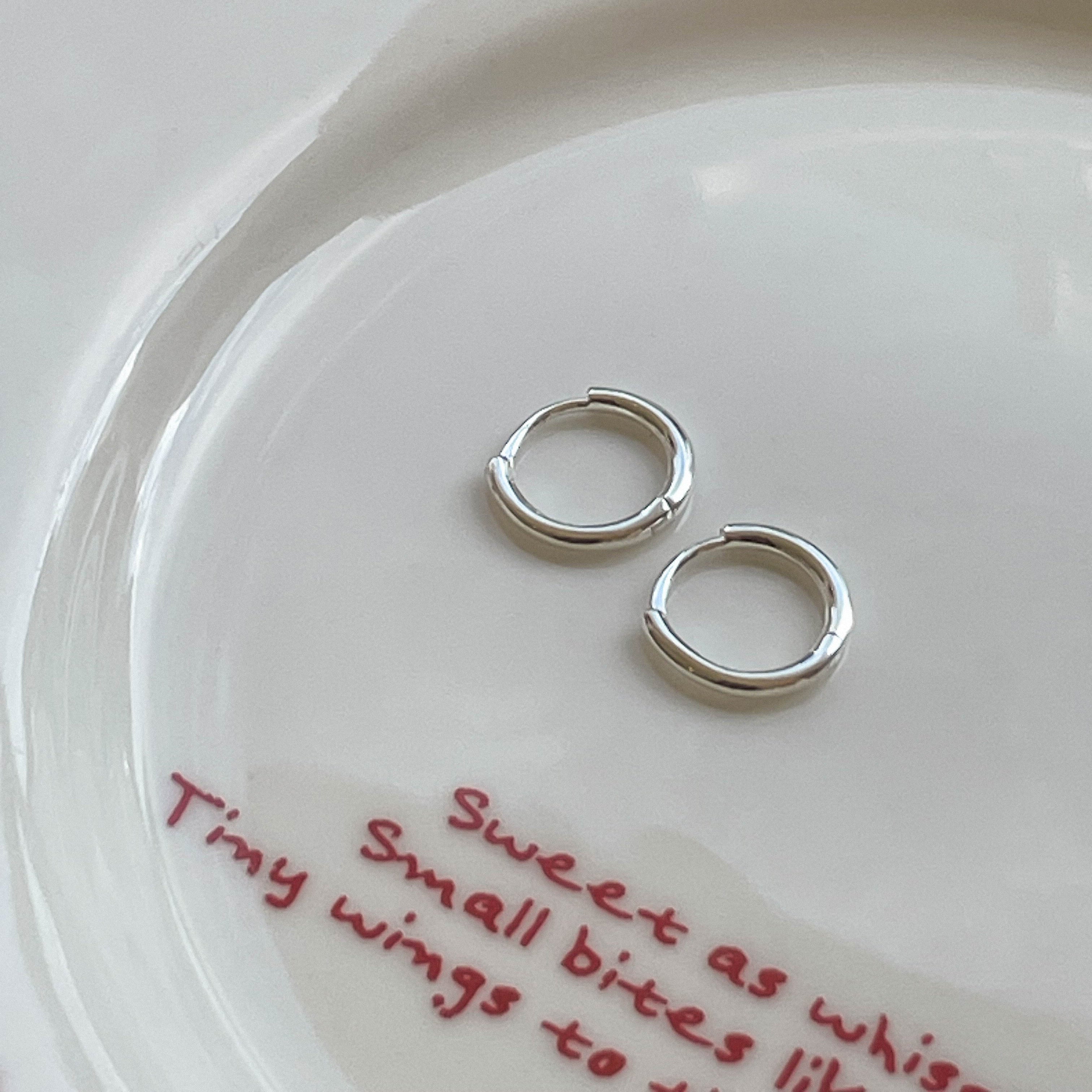 Basic one-touch ring earrings