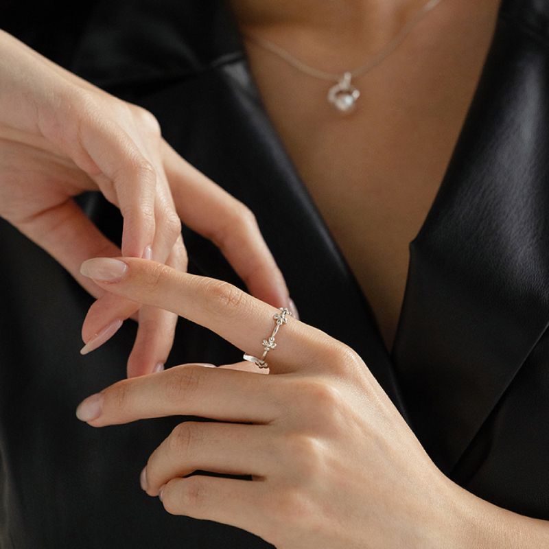 unit clover ring