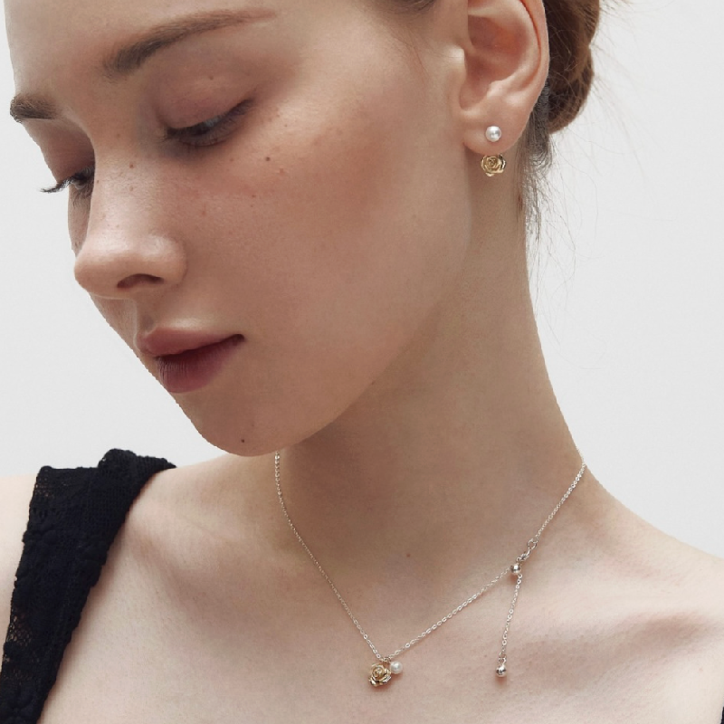 Petit rose pearl necklace (2 colors)