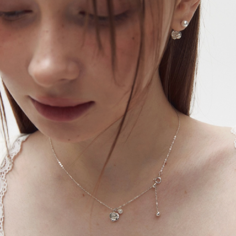 Petit rose pearl necklace (2 colors)