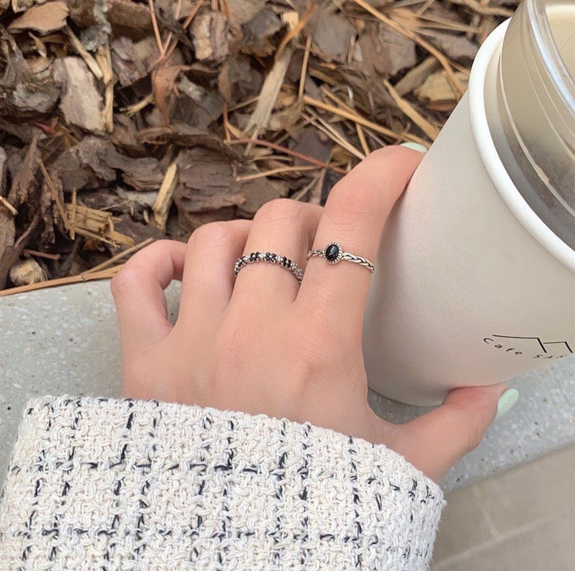Black and White Flower Ring (Sterling Silver)