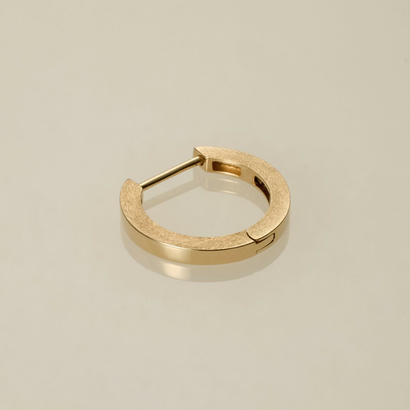 K10 フラット フープピアス:ミディアム / 10K flat hoop pierced earring - medium