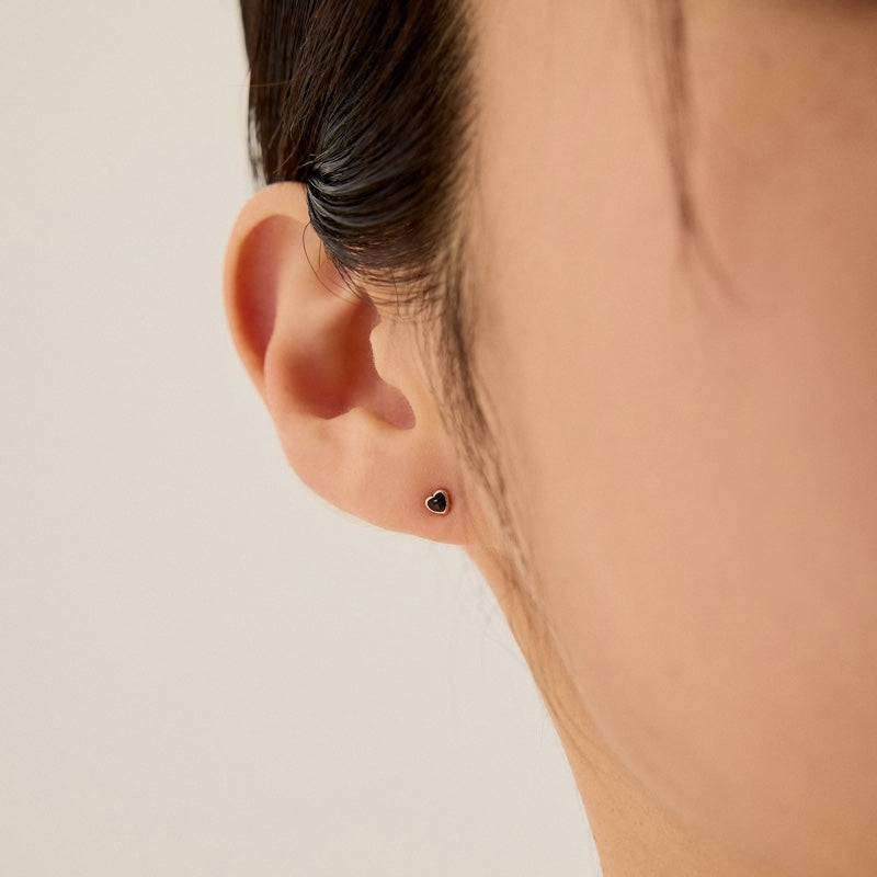 シルバー タイニー ブラック ハート ピアス / SILVER TINY BLACK HEART EARRINGS
