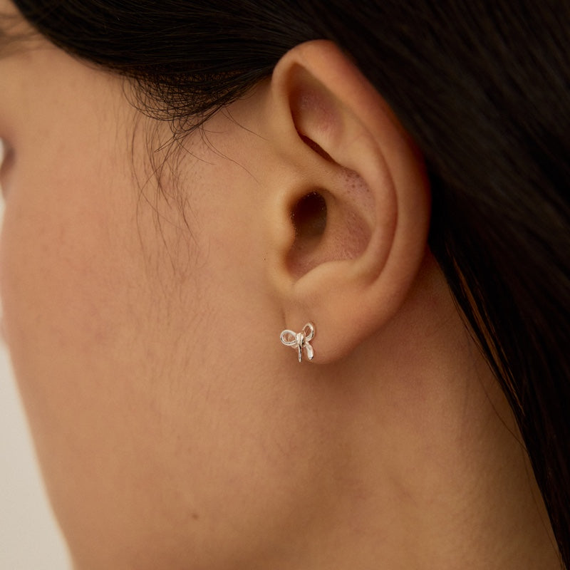 シルバー リボン ライン ピアス / SILVER RIBBON LINE EARRINGS
