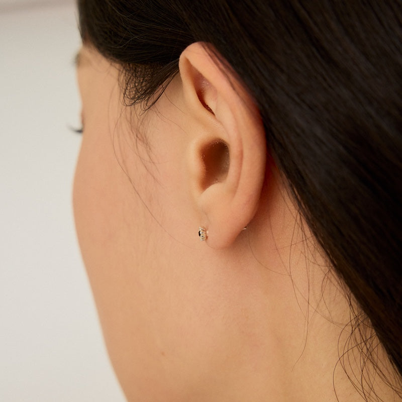 シルバー ブラック タイニー フラワー ピアス / SILVER BLACK TINY FLOWER EARRINGS