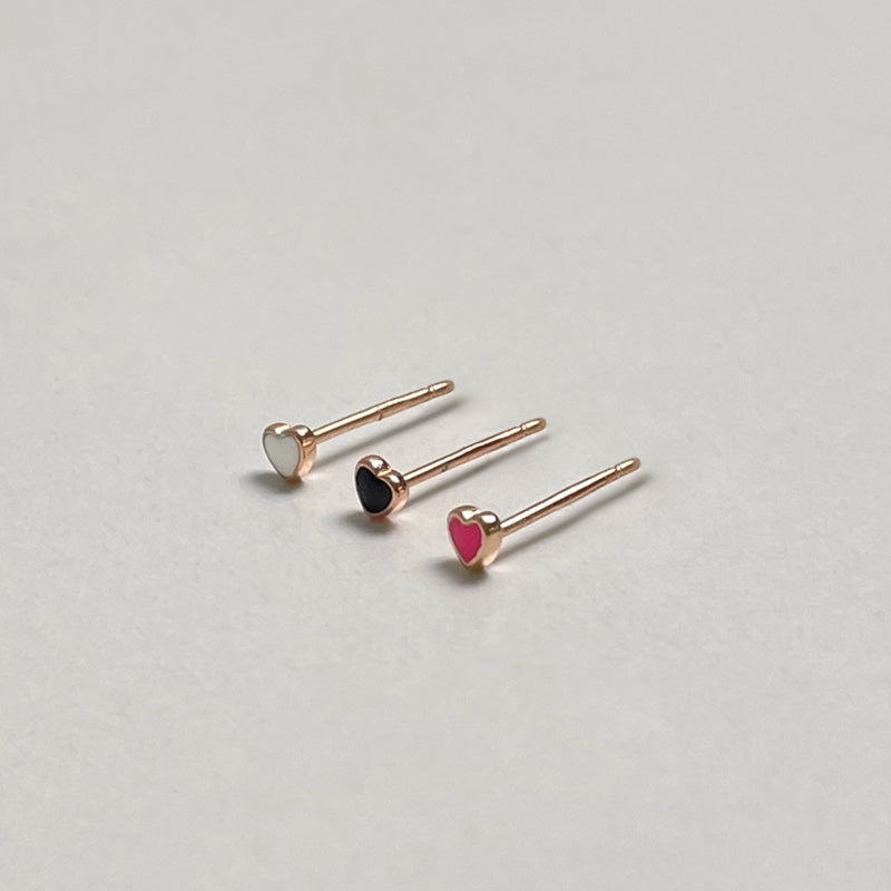 シルバー タイニー ブラック ハート ピアス / SILVER TINY BLACK HEART EARRINGS