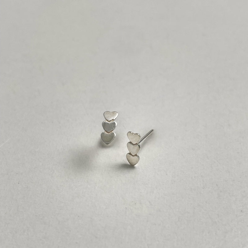 シルバー トリプル ハート ピアス / SILVER TRIPLE HEART EARRINGS