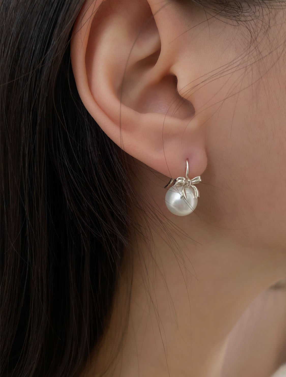 Ribbon pearl earring