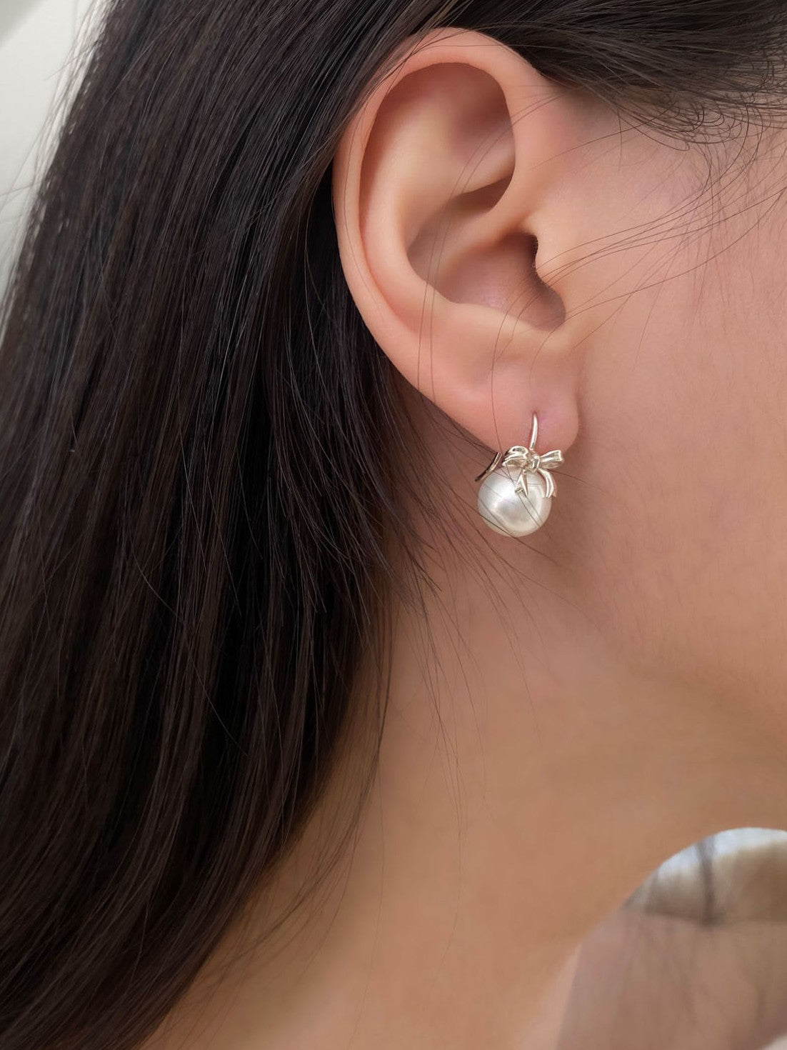 Ribbon pearl earring