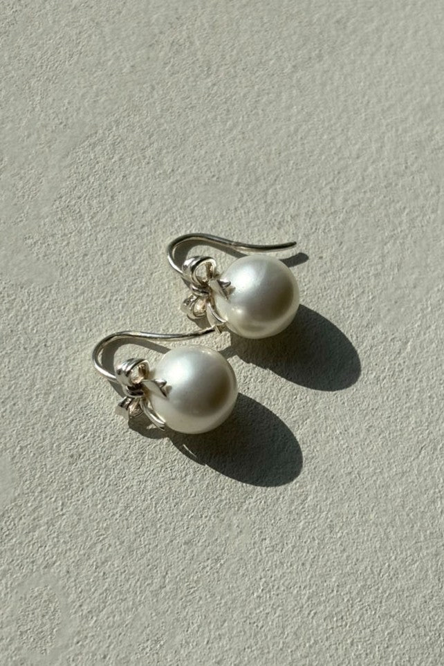 Ribbon pearl earring
