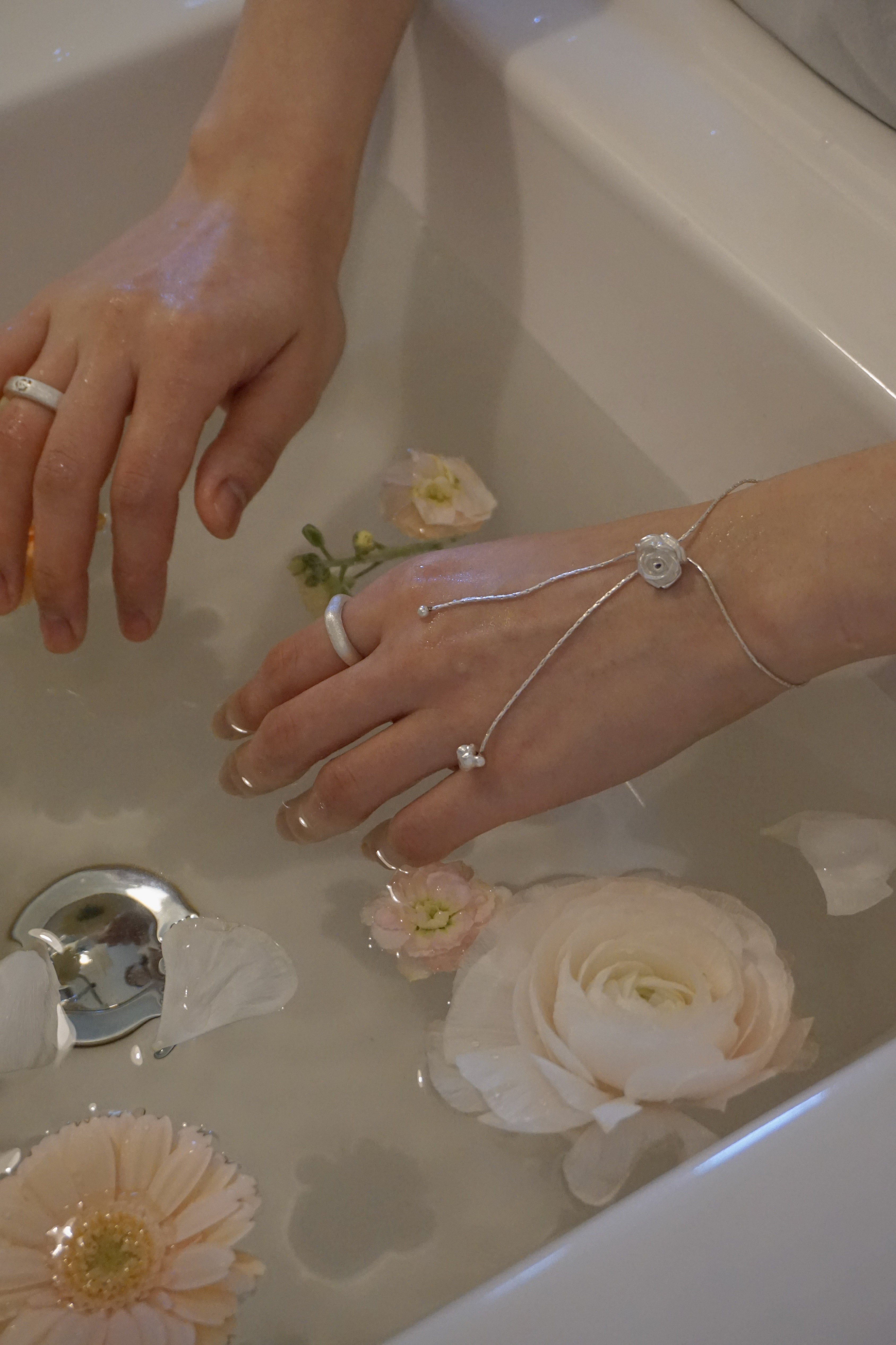 DOUBLE FLOWER DROP BRACELET