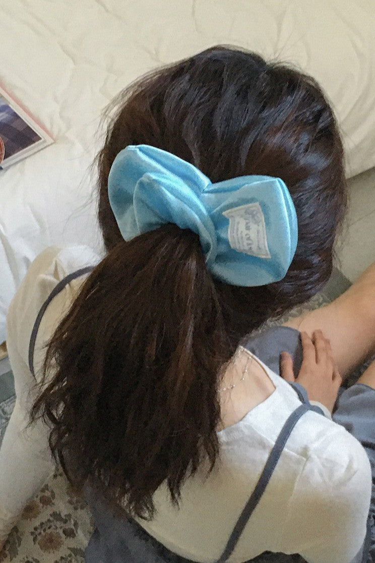 SATIN HEART SCRUNCHIE