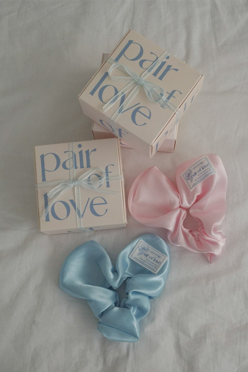 SATIN HEART SCRUNCHIE