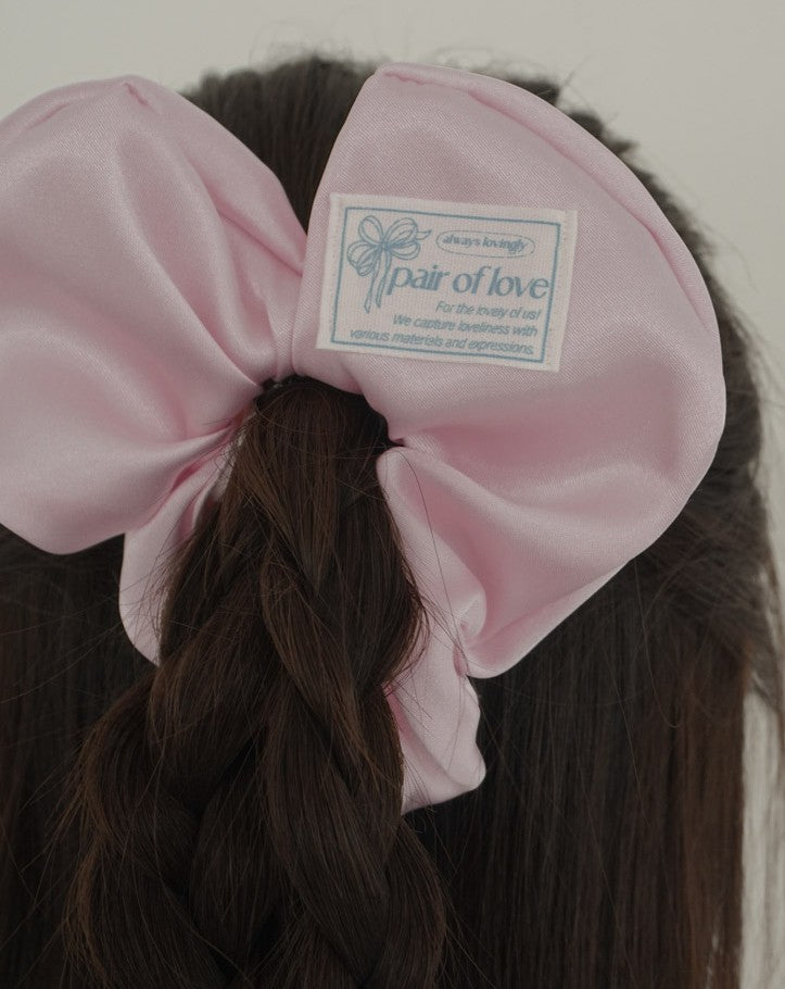 SATIN HEART SCRUNCHIE